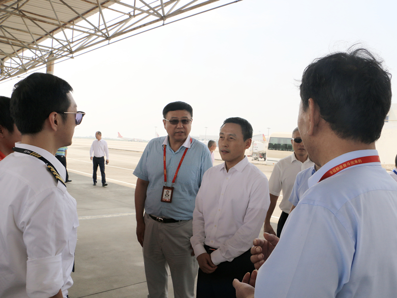 民航中南局胡振江局長(zhǎng)一行視察海航航校